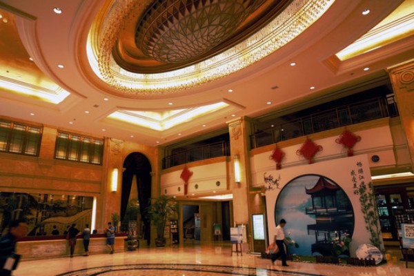 武汉茶文化：美女喝茶成风景(武汉喝茶2021)